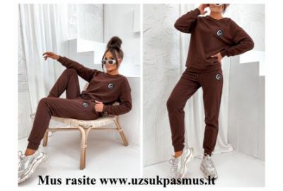 Medvilninis kostiumas – puiki pasirinktis kasdienai ir susitikimams