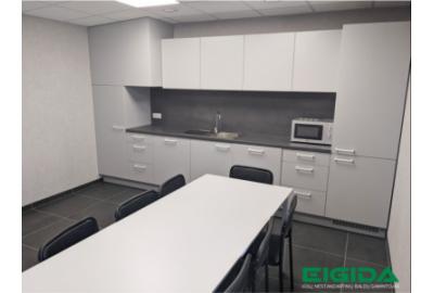 Virtuvės baldai su moderniais sprendimais ir LED apšvietimu