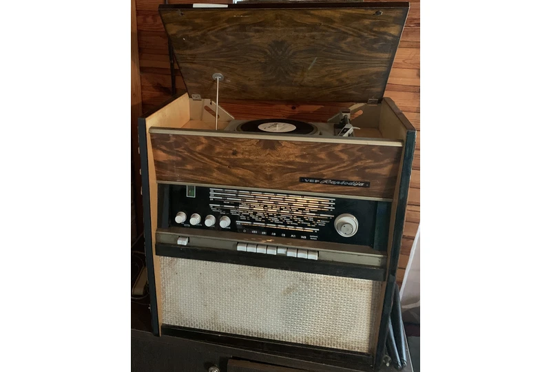 1965 VEF Rapsodija - kolekcinis radijas||Autentiškas nerestauruotas retro radijola||VEF radijola su patefonu - puiki b?kl?||Retro stiliaus detal? - veikiantis kolekcinis radijas