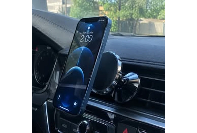 Patogus telefono laikiklis automobiliui – saugus vairavimas||Telefono laikiklis automobiliui – patogus ir praktiškas||Saugus telefono laikiklis automobiliui – navigacija ir skambu?iai