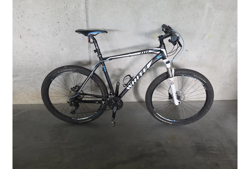 Baltojo MTB super lengvumas||XC dviratis su Deore XT pavaromis||27.5 DT SWISS ratai itin lengvi||RockShox šak? fiksuojama greitai||Sand?liuotas dviratis puikios b?kl?s||Stabdžiai hidrauliniai Deore tiksl?s||Pridedu valymo rinkin? Zefal||SLX perjungimo ranken?l?s našios||L dydžio aliuminio r?mas tvirtas||Tepalas ir degreaser ?skai?iuoti