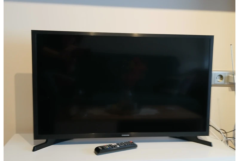 Samsung TV 32 colių puikiai tinka filmams ir žaidimams