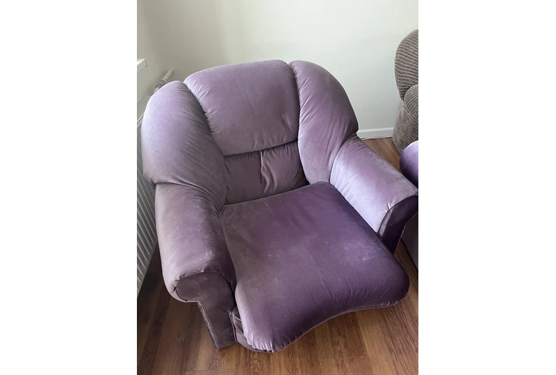 Parduodu naujai aptrauktą fotelį su sofa