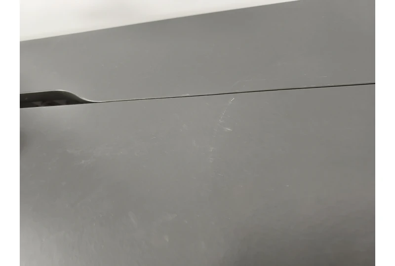 Ikea rašomasis stalas tamsiai pilkas||Naudotas Ikea stalas už 60€ Val? kaime||Ikea darbo stalas su smulkiais defektais