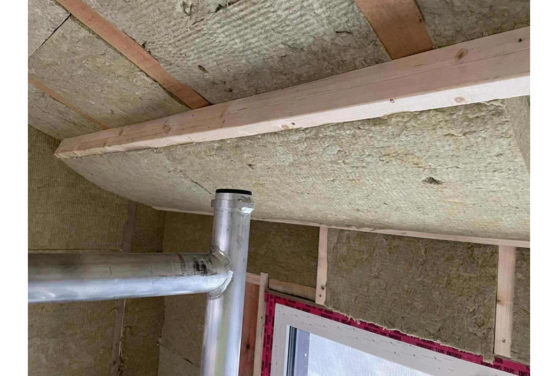 Šilta namuose su kokybišku šiltinimu ir izoliacija||Įvairių paviršių šiltinimas su patikima garo izoliacija||Kokybiškas šiltinimas grindims, sienoms ir stogams||Patikimi šiltinimo darbai su įvairiomis medžiagomis