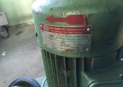 Vokietijos presas iki 3.25m darbo ploto||Hidraulinis presas 1850mm aukš?iui||Galinga hidraulika 6 cilindr? sistema||Sena Vokiška kokyb? už 2350 eur?||Presas su 1.5kW galia pramonei||Kompaktiškas ir tvirtas presas 980kg||Euro spec presas darbui iki 3 metr?