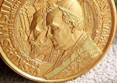 Domiuosi prieskario apdovanojimais, ženkleliais ir liudijimais