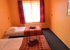 Viešbutis Jeruzal?: nuo 56€ už nakt?||Vilniaus centras: 3-vi kambariai 76€||Eko kainos Vilniuje: 56€ su s?skaita||Pigus poilsis: 64€ dvivietis, 0€ mokestis