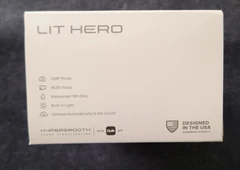 Kompaktiška 4K kamera su LED apšvietimu||GoPro LIT HERO – 4K60 ir HyperSmooth||Patvari 4K veiksmo kamera su Enduro baterija