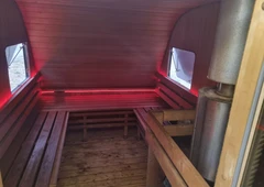 Pirtys su priepir?iais kemperyje||Pirtys prie ežero ir upi? nemokamai||Garo patranka lengvam ir maloniam garui||?rengta pirtis 8–10 asmen? su viskuo||Pirtis malkomis: 1,5 val. karš?io