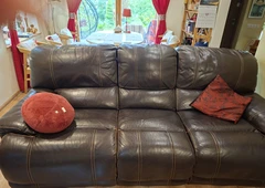 Sena sofa, nauja išvaizda: 2,38m plo?io||Ruda odin? sofa – komfortas už maž? kain?||Erdvi sofa 2,38m – puiki b?kl?, tavo svajon?||Ruda sofa su reklaineriais: stilius ir patogumas||Grei?iau ? namus: 2,38m sofa, nebrangiai!