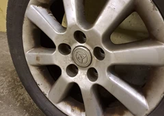 Parduodu Toyota R16 diskus, padangos 2 sez.
