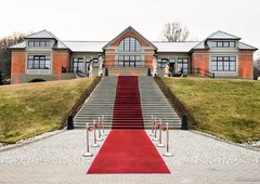 Raudoni kilimai J?s? šventei – iki 70 m||Prabang?s kilimai vestuv?ms ir renginiams||Raudonas takas iki 70 m – rezervuok dabar||Kilimai nuo 1 iki 2 m plo?io – visiems ?vykiams||Balti ir raudoni kilimai – švent?s akcentas