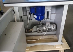 Pneumatinis šlifuoklis su dažnio reguliavimu ir elektriniu pak?limu||Didelio skersmens 300 mm pneumatin? šlifavimo galva pramonei||Elektrinis aukš?io reguliavimas 0.75 kW galios šlifavimo stakl?ms||Pneumatin? šlifavimo sistema su 200 mm aukš?io galva ir dažnio valdymu||Universali šlifavimo ?ranga 140 kg svorio ir 860x750x1100 mm matmen?||Spauskite našum?: 3550 Eur su PVM už profesional? šlifavimo sprendim?||Sumažinkite darbo laik? su dažniu valdoma pneumatine šlifavimo galva