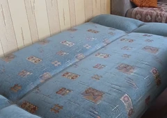 Melyna sofa-lova su veikian?iu mechanizmu