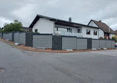 Aukštos kokybės vokiškos segmentinės ir aliuminės tvoros